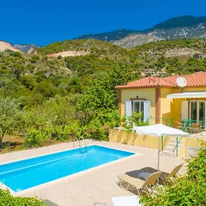 Russa Alekos Trapezaki (Kefalonia)